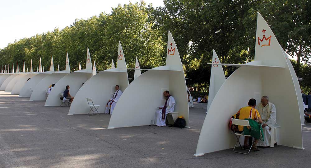 Confessionals at the Paseo de Coches del Retiro during WYD in Madrid. 