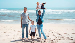 familia en la playa