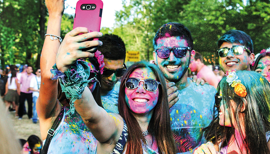 Jóvenes haciéndose un "selfie".