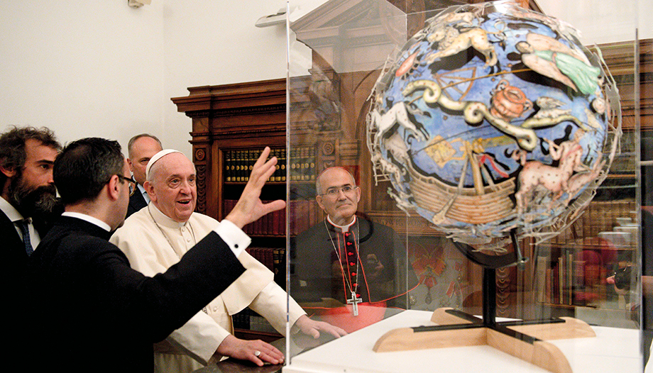 El Papa Francisco en la Biblioteca Apostólica Vaticana.