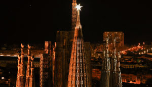 torre sagrada familia barcelona estrella