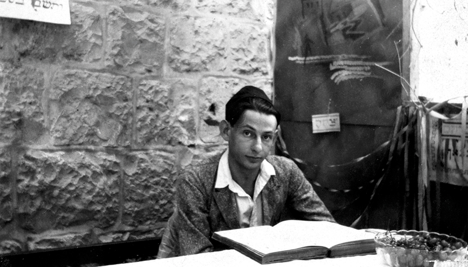 Gershom Scholem leyendo el Zohar.