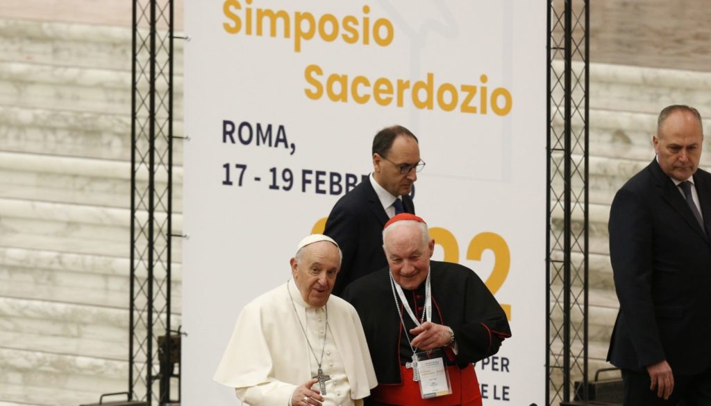 papa sacerdocio simposio