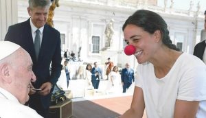 Carlota con el Papa Francisco en Roma