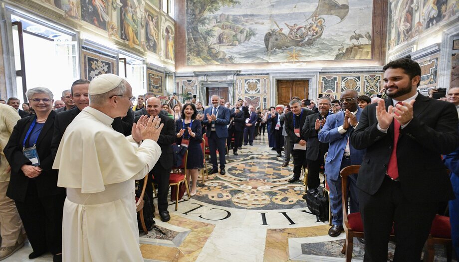 Der Papst empfängt die Vertreter der kirchlichen Bewegungen am 6. Juni 2025.