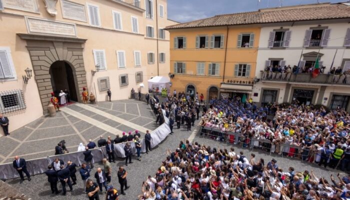 El Papa León XIV, primer Ángelus en Castelgandolfo.