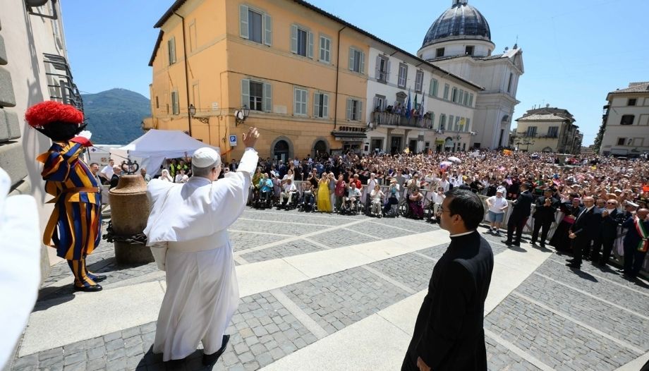 Angelus du pape saluant Castel Gandolfo, 20 juillet 2025