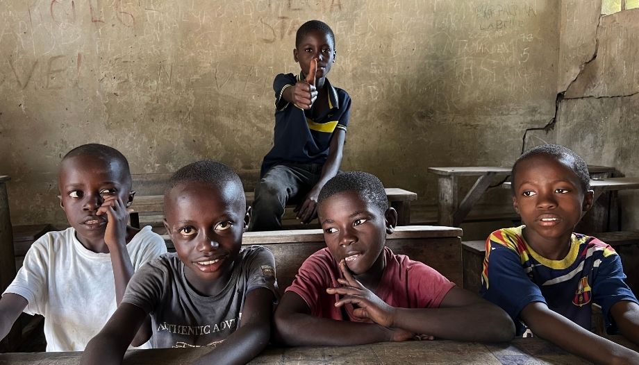 Amigos de Mongole busca escolarizar a niños de R.D. del Congo.