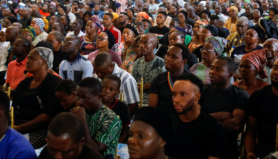 Asistentes a una Misa en Nigeria.
