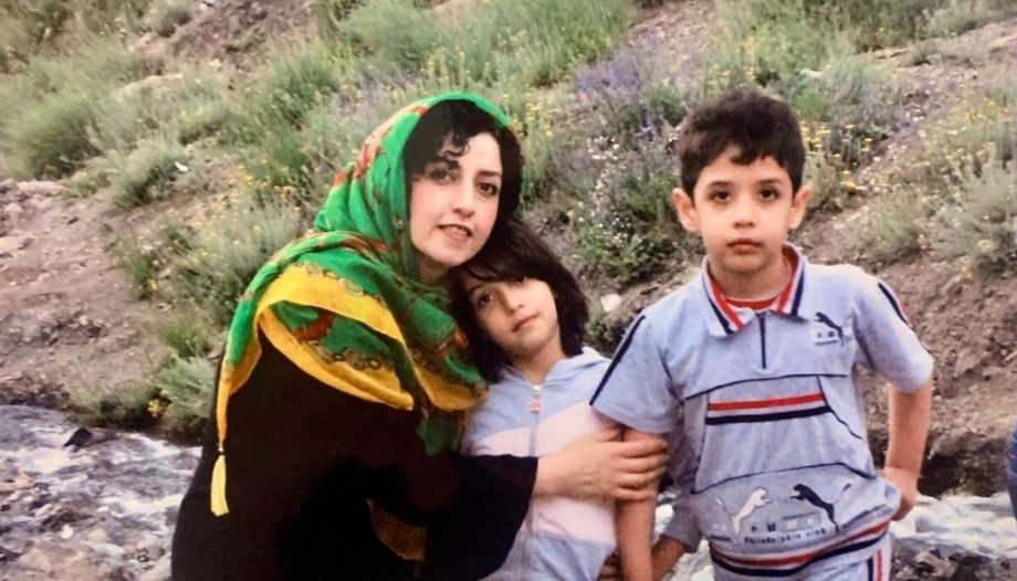 Narges Mohammadi, con sus gemelos.