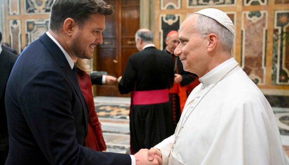 Papa recibe a Michael Bublé.