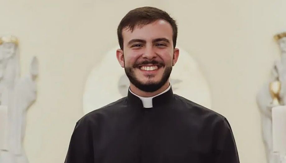 José Gabriel Silva Kafa, seminarista brasileño, estudia Teología gracias al CARF.