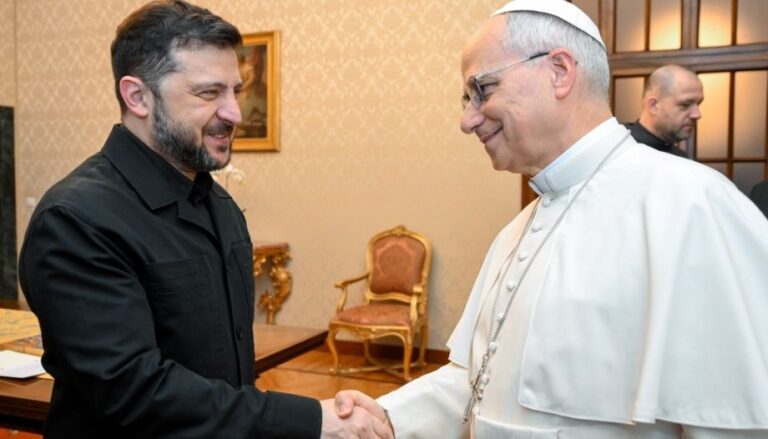 Ukrainian President Zelensky greets Pope Leo XIV.