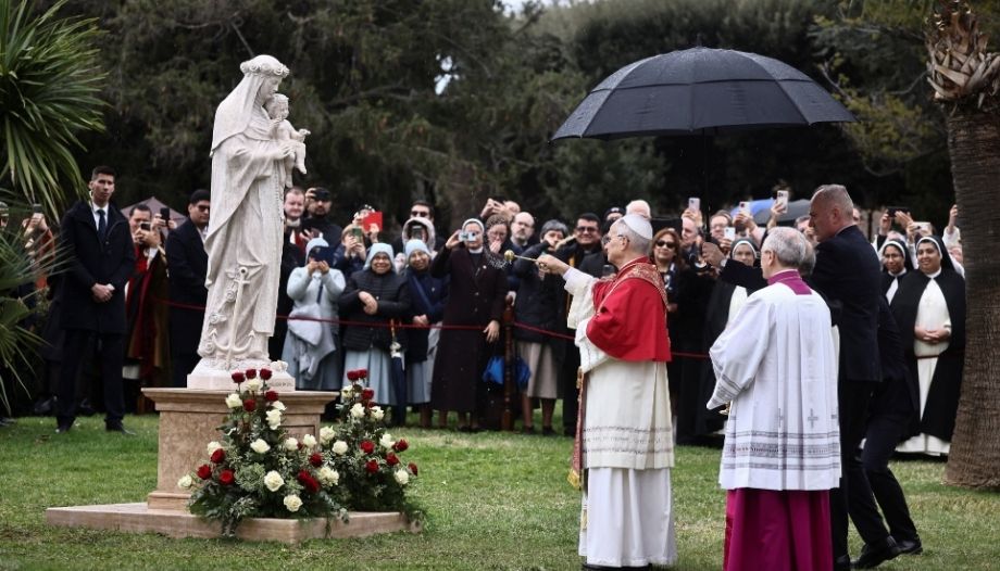 Papa estatua Santo Rosa de Loma, enero 2026.