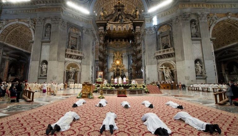 Ordinazioni sacerdotali a San Pietro.