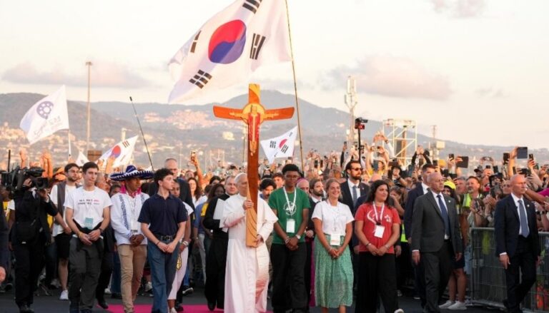 Papa en el Jubileo de los Jóvenes en Tor Vergata.
