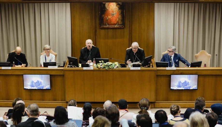 Cardenal Farrell y arzobispo Saiz Meneses.