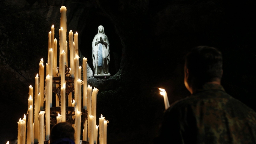 Imagen de la Virgen de Lourdes.