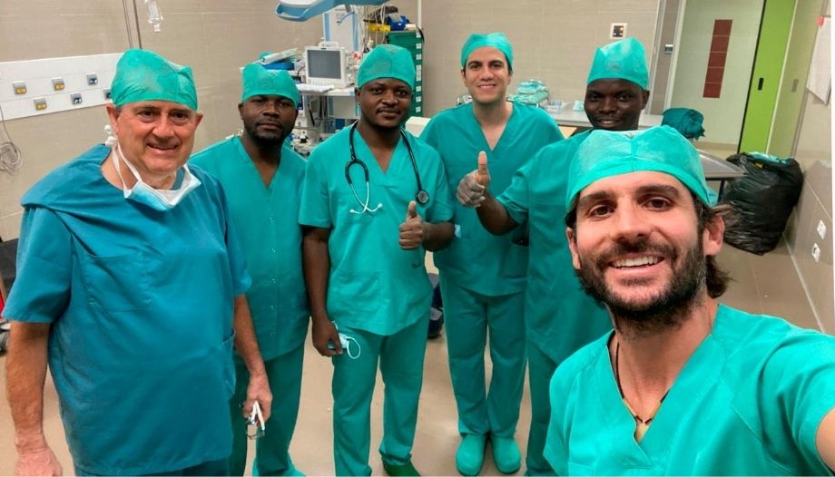 Médicos y voluntarios médicos en África.