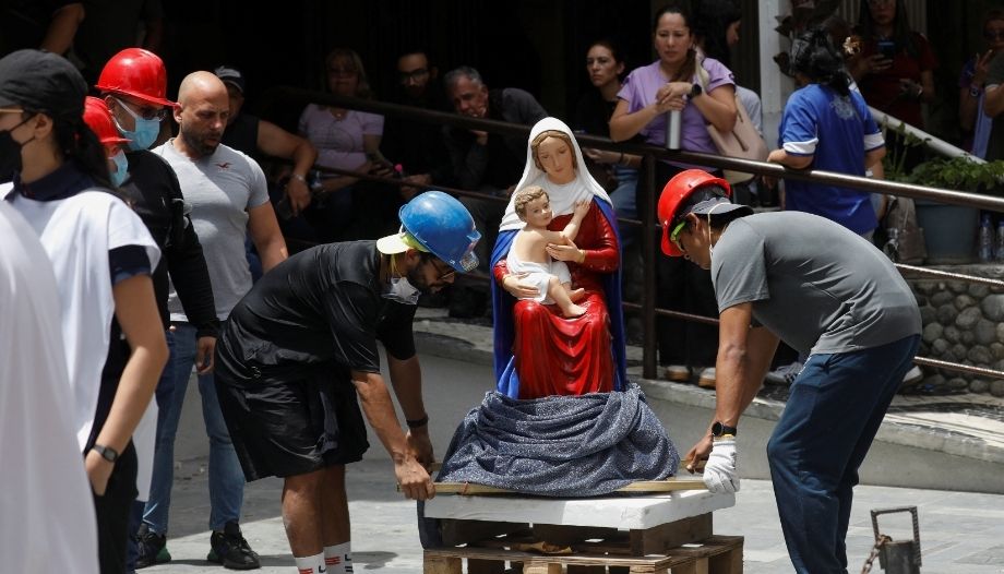 Estatua de la Virgen María con el Niño, en Caracas.